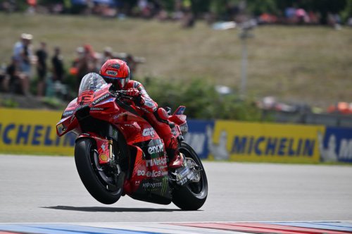 MotoGP, sprint, Marc Marquez, motogp ceko, pecco bagnaia, Pedro Acosta, Sempat Sengaja Ngalah ke Acosta, Marc Marquez Menang Sprint MotoGP Ceko 2025