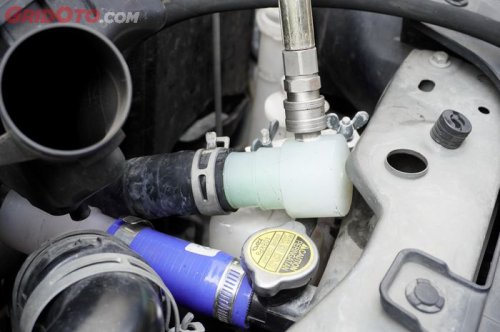 Ini Dia Penyebab Air Radiator Mobil Kotor dan Cepat Berkurang!