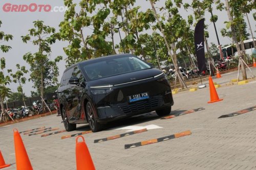 Kulkas, minibar, XPeng, Xpeng X9, Fitur XPENG X9 Ini Semacam Minibar Yang Bisa Dibawa Kemana-mana