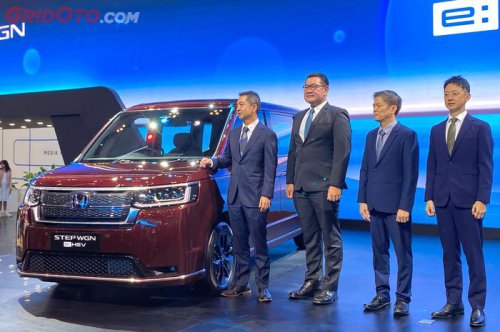 Perbandingan Spek dan Harga Honda Step WGN Hybrid, Lawan Voxy dan Serena