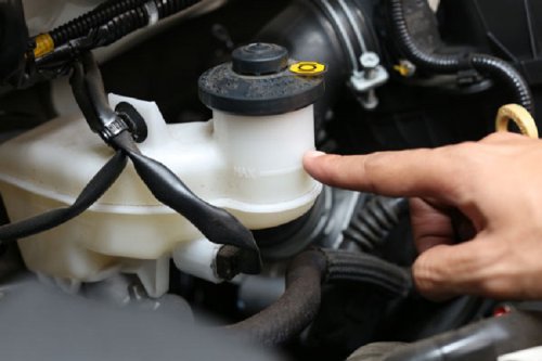 Minyak Rem Mobil Bekas Tiba-tiba Berkurang, Cek Komponen Ini