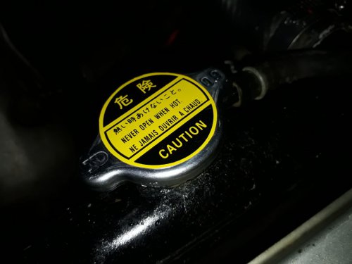 karet, temperatur, Overheat, radiator coolant, tutup radiator, sistem pendingin, Mesin mobil Bisa Overheat Hanya Karena Tutup Radiator Rusak, Kok Bisa?
