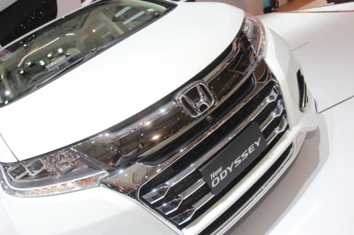 Begini Cara Mudah Bikin Kinclong&nbsp;Lapisan Chrome Kusam Di Mobil Bekas