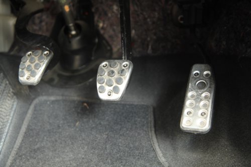 Pedal Kopling Mobil Bergetar Saat Dilepas, Waspadai Masalah Ini