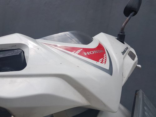 cat motor, yellowing, motor putih, Ternyata Ini Alasannya Warna Cat Putih di Motor Sering Menguning
