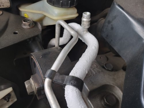 ac mobil, mobil bekas, pipa AC mobil, pipa ac mobil beku, penyebab pipa ac mobil beku, pipa AC, apa penyebab pipa ac mobil beku, Hati-hati, Komponen Ini Rusak Bisa Menyebabkan Pipa Freon AC Mobil Bekas Membeku