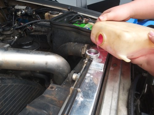 Bukan Cuma Air Radiator Habis, Ini Penyebab Mesin Mobil Bekas Sering Overheat