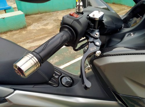 Ternyata Meletakan Jari Di Tuas Rem Pada Motor Matic Bikin Rugi