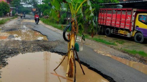 Jalan Rusak, Perbaikan Jalan Daerah, Inpres Jalan Daerah, Inpres Jalan Rusak, Inpres Jalan Rp 2,9 Triliun, Ramai Debat Jalan Rusak, Kemen PU Cairkan Rp 2,9 Triliun Untuk Inpres Jalan Daerah