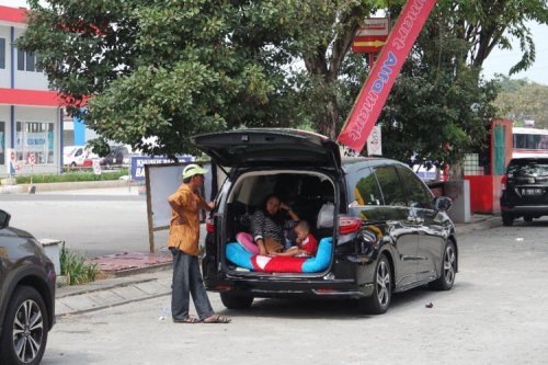 Nyaman Tapi Bahaya, Copot Jok Gelar Kasur di Kabin Mobil Potensi Cedera Fatal