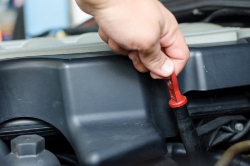 Perlu Tahu, Ini Waktu yang Pas Untuk Mengecek Oli Transmisi Mobil Matik