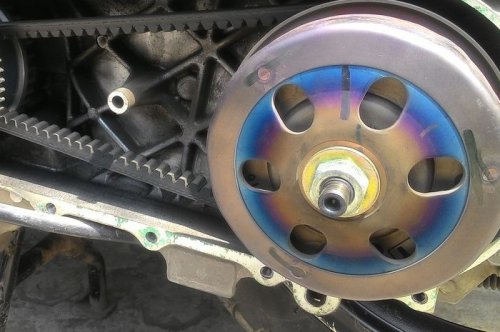 Ini Efek Samping Mangkok Kampas Ganda Motor Matic Berwarna Kebiruan