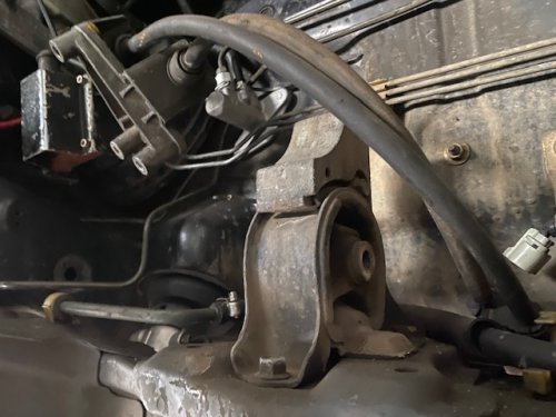 karet, mesin, jebol, engine mounting, getaran, Ciri Engine Mounting Mobil Jebol, Muncul Tanda-tanda Seperti ini