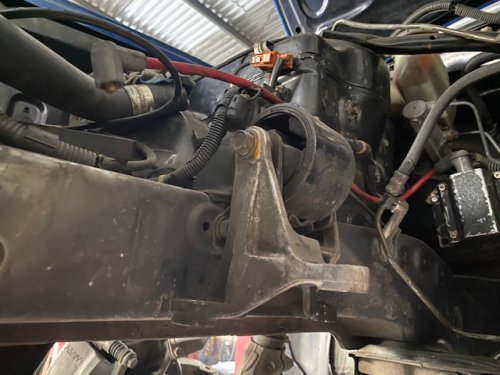 mobil, engine, idle, mounting, getaran, Getaran Mobil Saat Idle Tidak Selalu dari Mesin, Ini Penyebab Lainnya