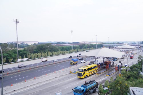 liburan akhir tahun, Truk Dilarang Beroperasi, pembatasan truk barang, Natal 2025, Tahun Baru 2026, Silakan Buktikan, Daftar Jalan Tol dan Non Tol Ini Bakal Jadi Area Terlarang Bagi Truk Barang