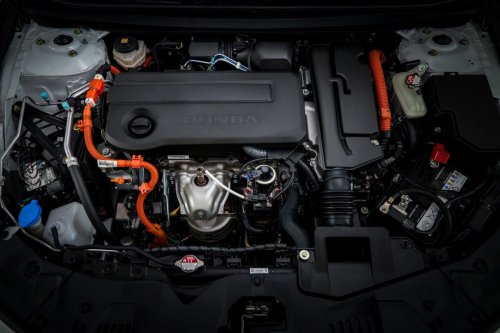 mesin mobil, hybrid, mobil hybrid, memanaskan mesin mobil, Nggak Perlu Dipanasin, Ini Alasan Mobil Hybrid Bisa Langsung Jalan