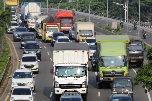 jalan tol, libur nataru, pembatasan operasional angkutan barang, Pembatasan Operasional Truk, Natal 2025, Kendaraan-kendaraan Ini Akan Menghilang Sementara Dari Jalan Tol, Dimulai Hari Jumat Ini