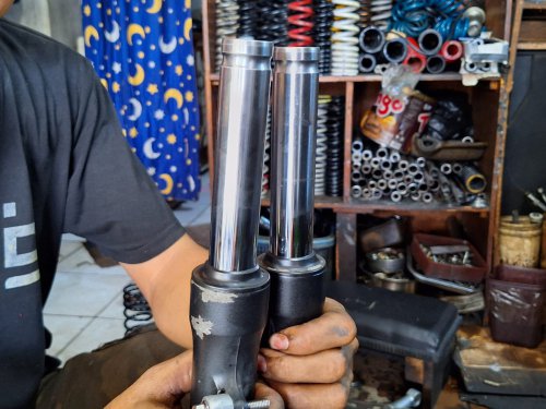 Inilah Dua Cara Mengatasi As Sokbreker Yang Baret di Motor Bekas