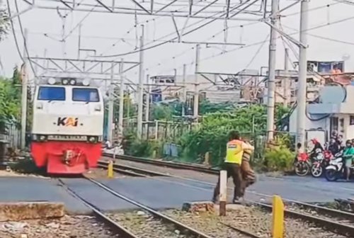 Taruhan Nyawa, Kebiasaan 3 Detik Ini Sering Diabaikan Pengemudi Saat di Perlintasan Kereta