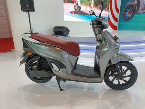 motor listrik, adora, Indomobil eMotor, HER WHEELS, Menyasar Perempuan, Bagasi Indomobil EMotor Adora Memudahkan Saat Berbelanja
