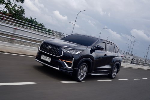Biaya Servis Toyota Kijang Innova Zenix Hybrid di Bengkel Resmi