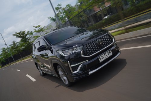 Beda Tipis, Penjualan Toyota Kijang Innova Zenix Vs Reborn di 2025