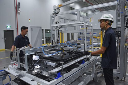 Baterai Bekas, Berkah atau Musibah?: Limbah Mobil Listrik Perlu Dikelola Serius