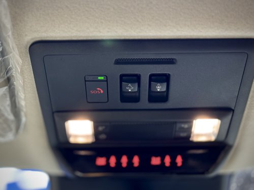 Tombol SOS, Mitsubishi Destinator, Destinator, Mitsubishi Connect, Mitsubishi Destinator Punya Dua Tombol Daruat, Apa Fungsinya?