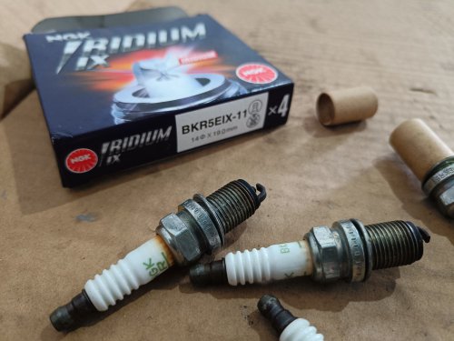 hitam, pembakaran, busi, Sensor oksigen, elektroda, Elektroda Busi Warna Hitam, Bisa Jadi Komponen Ini Mulai Error
