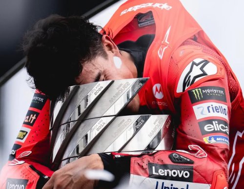 Marc Marquez, marc marquez juara dunia, Valentino Rossi, juara dunia motogp, MotoGP Jepang, juara dunia motogp 2025, Samai Level Valentino Rossi, Marc Marquez Sah Jadi Juara Dunia MotoGP 2025