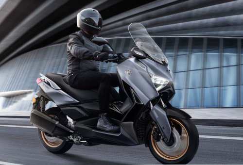 yamaha, yamaha xmax, maxi, harga yamaha xmax, motor matik, Berfitur Canggih, Cocok Buat Touring, Cek Harga Yamaha XMAX 250 Oktober 2025