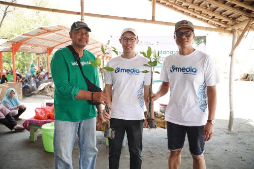 jawa barat, indramayu, mangrove, KG Media, penanaman bibit mangrove, Mantap! KG Media Jadi Media Privat Pertama di Indonesia yang Menuju Karbon Netral