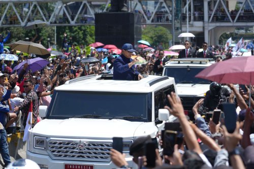 Prabowo Pesan Mobil Kepresidenan Baru, Minta Berbahan Kaca Karena Kelelahan Berdiri di Sunroof