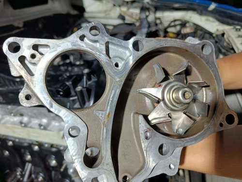 Harus Tahu, Ini Gejala Pompa Radiator Mobil Bekas Yang Mulai Rusak
