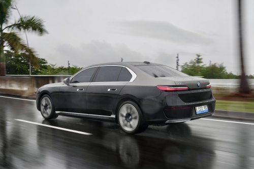 fitur, BMW i7, BMW i7 xDrive60, Cerdasnya BMW Dalam Penggunaan Fitur Canggih Pada Pintu i7 xDrive 60
