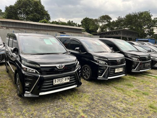 toyota voxy, toyota alphard, mobil bekas, nissan serena, Auksi, MPV High dan Premium Bekas Kehilangan Peminat, Harga Terjun Bebas