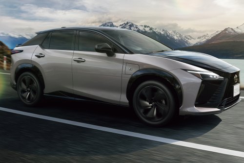 Lexus RZ 550e Boleh Kencang, Tapi Varian Ini Punya Jarak Terjauh