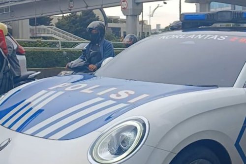 Tidak Dijual di Indonesia, Mobil Listrik Ini Jadi Mobil Patroli Baru Polisi Lalu Lintas