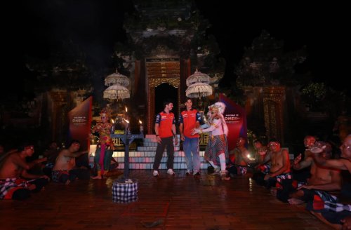 MotoGP, ogoh-ogoh, Luca Marini, ahrt, Joan Mir, Honda HRC Castrol, Healing di Bali, Joan Mir dan Luca Marini Takjub Lihat Tari Kecak dan Ogoh-ogoh Raksasa