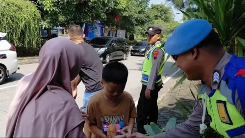 Top 30+ Menit Tegang di Rest Area KM 429 Tol Semarang-Solo, Ortu dan Anak Akhirnya Pelukan Erat