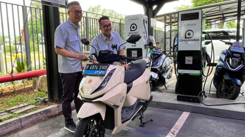 CMO ALVA Blak-blakan Soal Charger Motor Listrik, Jangan Fokus Standardisasi Dulu