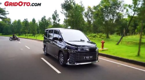 Mobil Keluarga Nyaman Bernuansa Mewah, Cek Harga Toyota Voxy Terbaru