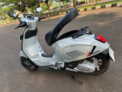 Sudah Pakai Keyless, Ini Fungsi Tombol di Remote Vespa Sprint S 180
