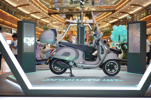 Harga Murah Fitur Banyak, Ini Beda Vespa GTS 250 dengan GTS 300