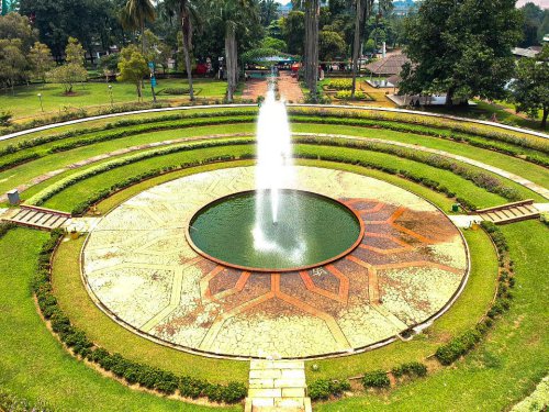 1. Taman Bunga Wiladatika, 2. Telaga Arwana, 3. Buperta Cibubur, 4. Kampoeng Maen Cibubur, 5. Kampung Cina, 6. Kampung Jepang, 7. Monumen Pancasila Sakti, 8. Monumen Perjuangan Jatinegara, 9. Museum Perangko, 10. Museum Komodo, 11. Cibubur Garden Dairy, 12. Taman Mini Indonesia Indah (TMII), 13. Cibubur Junction, 14. Fantasy Island Cibubur, 15. Taman Buah Mekarsari, Top 15+ Tempat Wisata di Cibubur Yang Murah
