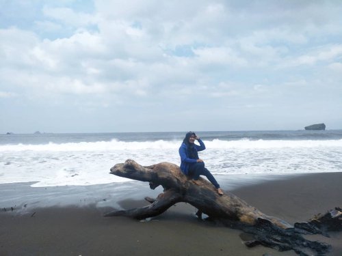 Potret Indahnya Lokasi Wisata Pantai Watu Ulo Terletak di Sumberrejo Kabupaten Jember Jawa Timur