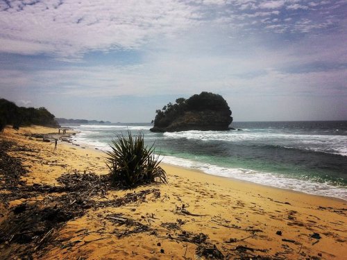Harga Tiket Masuk, Tidak Asing, Pesona Keindahan , Watu Ngebros, Rute Menuju Pantai , Pantai Jonggring Saloka