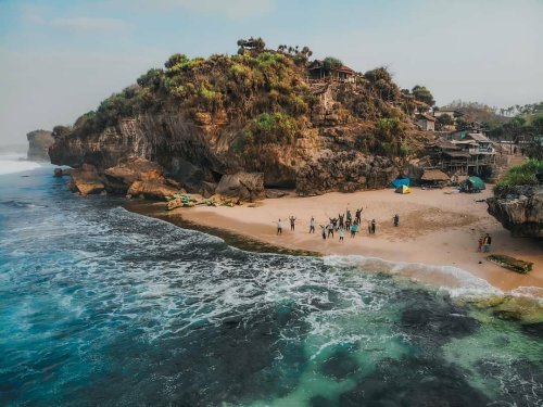 Rute Menuju Pantai , Sejarah Asal Usul , Pesona Keindahan , Harga Tiket Masuk , Fasilitas Yang Ada, Rute Menuju Wisata Pantai Watu Lawang Malang