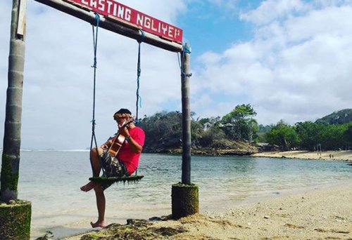 Keindahan Pantai Ngliyep Kecamatan Donomulyo Kabupaten Malang dan Berapa Harga Tiket Masuknya?