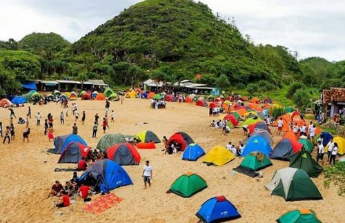 Camping Atau Ngecamp di Pantai Ngrumput Gunung Kidul Yogyakarta